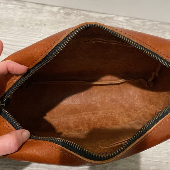 Go Forth Goods Brown Leather Crossbody Bag - Picture 6 of 6